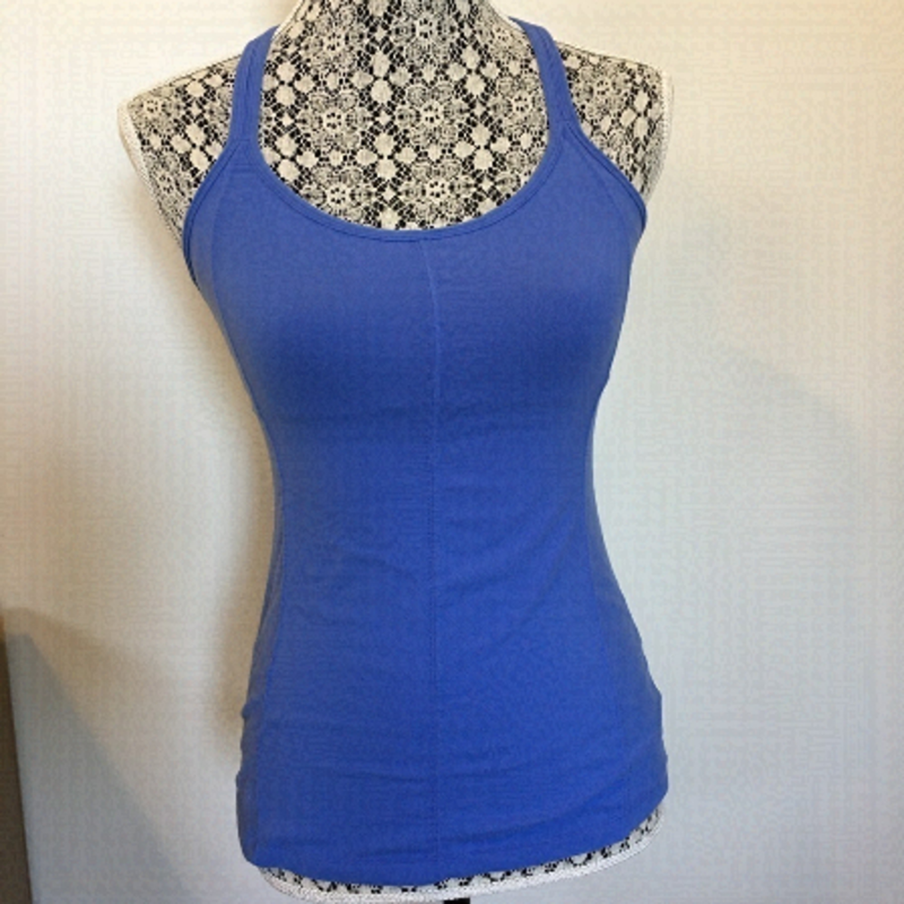 𝅺athleta yoga tank with shelf bra no pads
